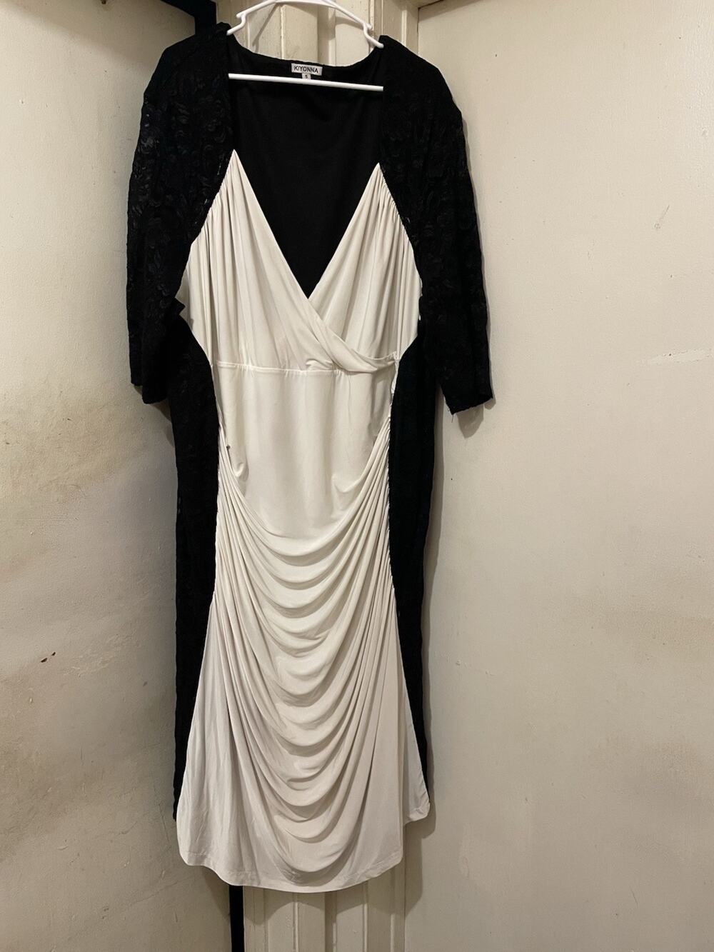 Kiyonna Black & White Ruched Lace Sleeve Cocktail Dress Elegant Size 30/32W